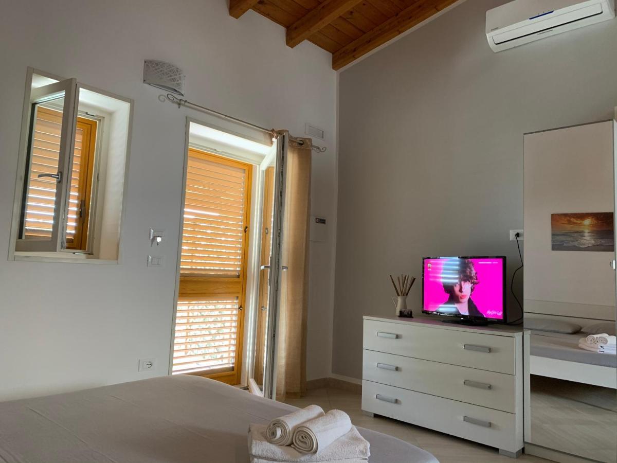 Masseria Capece Bed & Breakfast Uggiano La Chiesa Εξωτερικό φωτογραφία